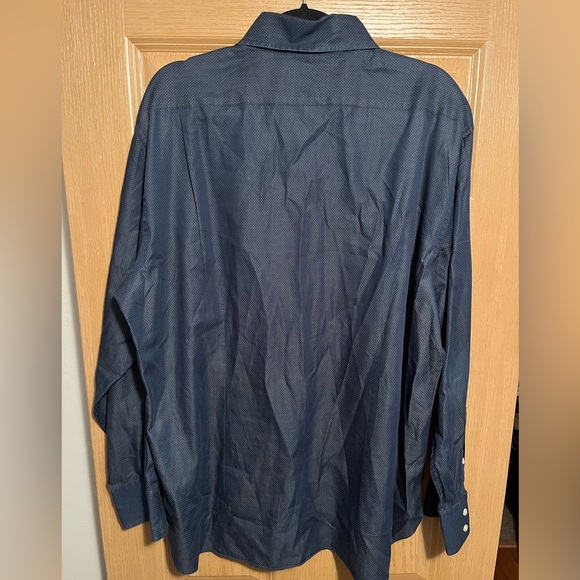 Men's Slim Fit Spread Collar Dress Shirt - Picture 15 of 16